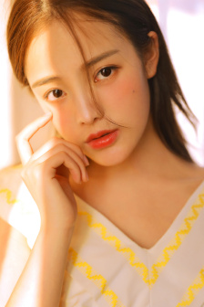 看见妈妈下面一团黑色的头发